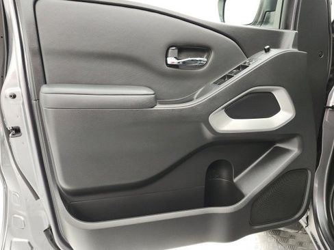 Used 2024 Nissan Frontier SV image 41