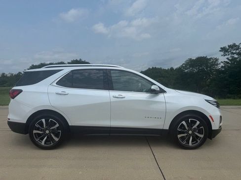 Used 2022 Chevrolet Equinox Premier FWD image 2