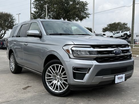 Used 2024 Ford Expedition Limited image 2