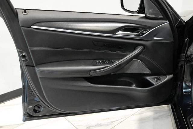 Used 2021 BMW 540i w/ M Sport Package RWD image 39