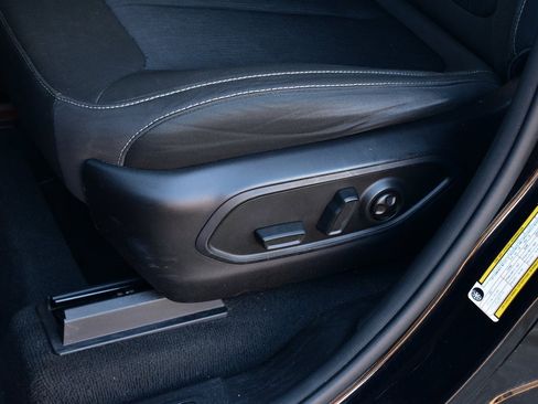 Used 2023 Jeep Grand Cherokee Laredo image 18