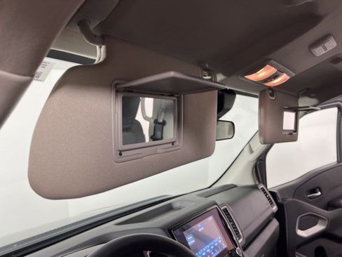 Used 2024 Nissan Frontier SV image 29