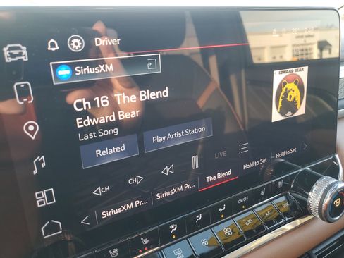 Used 2025 GMC Canyon AT4 w/ Technology Plus Package image 21