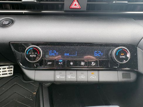 Used 2025 Hyundai Elantra Sport FWD image 23