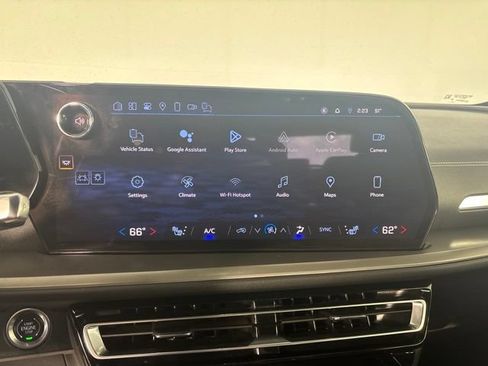 Used 2024 Chevrolet Traverse LT w/ Midnight/Sport Edition AWD/4WD image 5