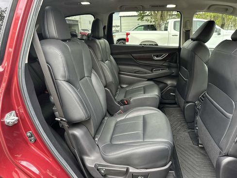 Used 2024 Subaru Ascent Touring w/ Popular Package #2 AWD/4WD image 18