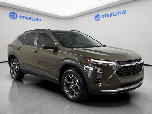Certified 2024 Chevrolet Trax LT w/ Driver Confidence Package FWD image 29
