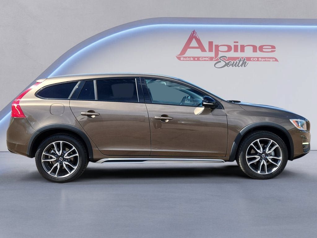 Used 2018 Volvo V60 T5 Cross Country AWD/4WD image 6