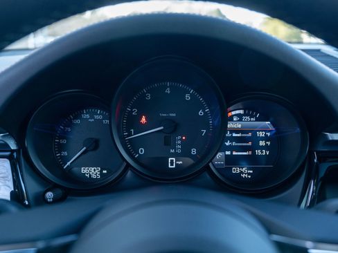 Certified 2022 Porsche Macan image 26