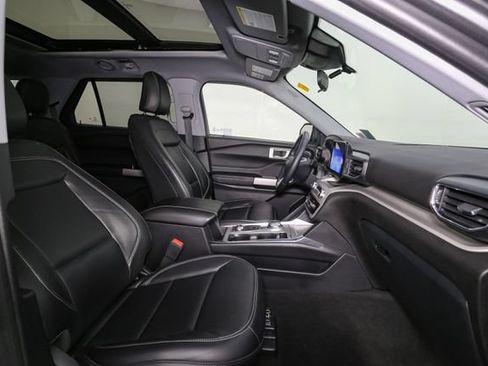 Used 2023 Ford Explorer XLT w/ Equipment Group 202A AWD/4WD image 17
