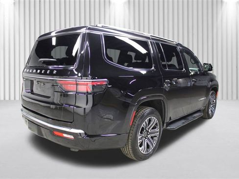 Used 2025 Jeep Wagoneer Series II image 3