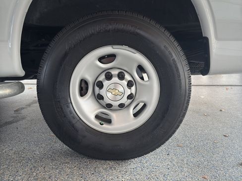 Used 2024 Chevrolet Express 2500 w/ Driver Convenience Package image 27