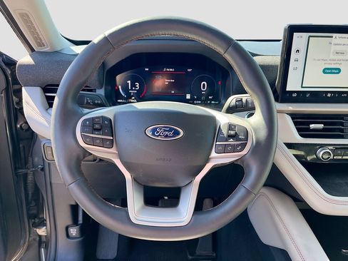 Used 2025 Ford Explorer Active w/ Active Comfort Package AWD/4WD image 11