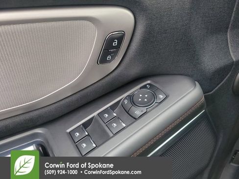 Certified 2025 Ford Expedition Active image 28