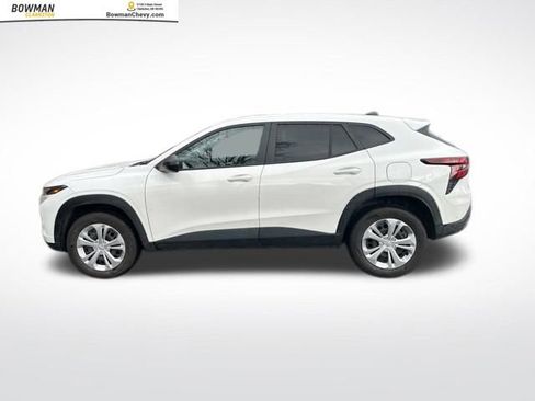 Used 2024 Chevrolet Trax LS w/ Driver Confidence Package image 2