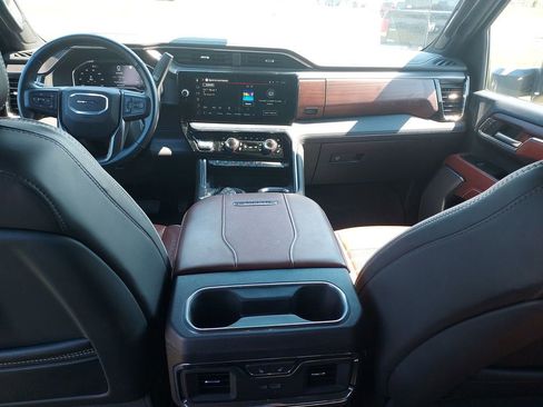 Used 2024 GMC Sierra 3500 Denali Ultimate AWD/4WD image 10