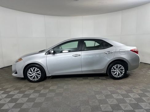 Used 2017 Toyota Corolla LE image 6