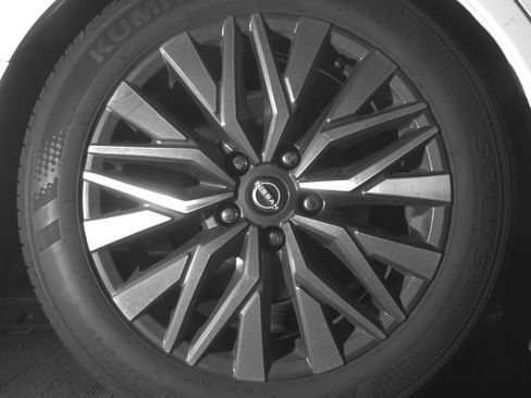Used 2025 Nissan Altima 2.5 SV FWD image 15
