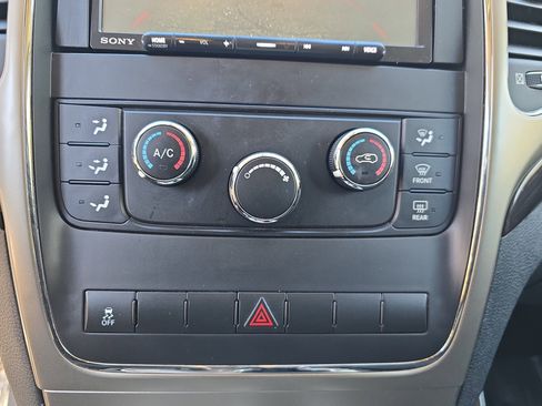 Used 2011 Jeep Grand Cherokee Laredo image 22