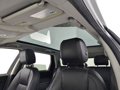 Used 2019 Land Rover Discovery Sport HSE AWD/4WD image 16