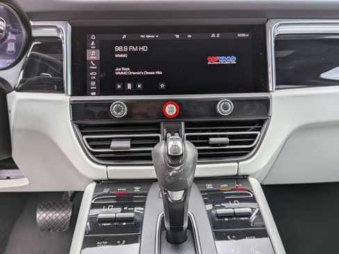 Used 2025 Porsche Macan w/ Premium Package Plus AWD/4WD image 17