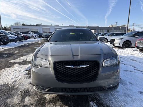 Used 2019 Chrysler 300 S w/ 300S Premium Group image 8