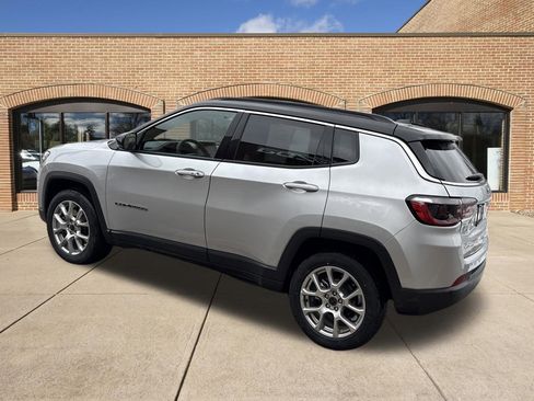 Used 2025 Jeep Compass Limited image 6