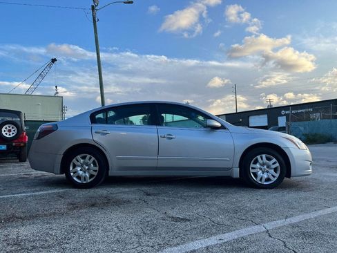 Used 2010 Nissan Altima 2.5 S FWD image 5