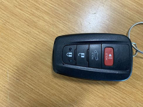 Used 2021 Toyota RAV4 XLE Premium AWD/4WD image 33