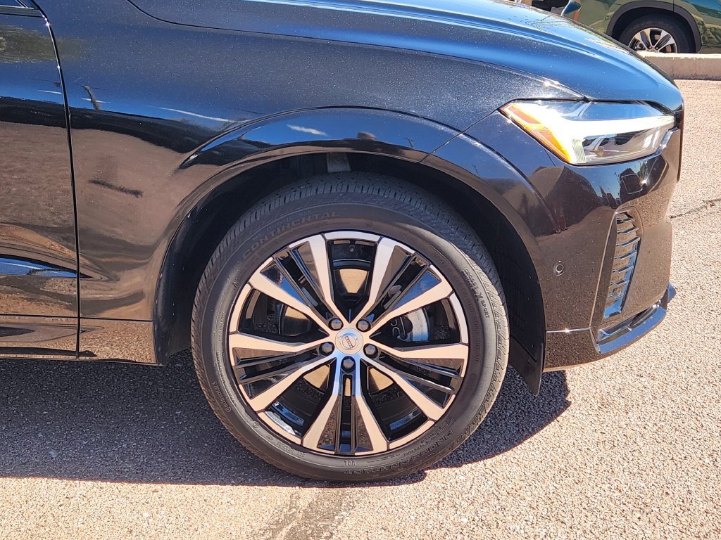 Used 2025 Volvo XC60 B5 Plus AWD/4WD image 29