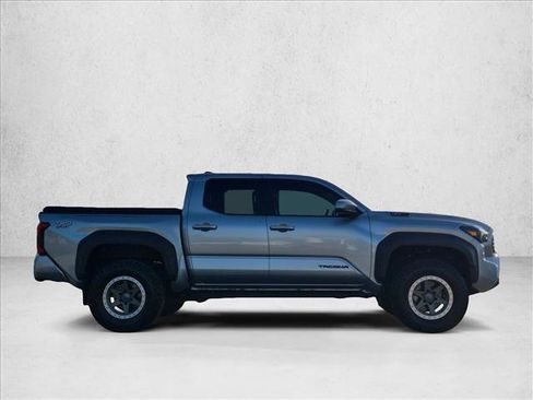 Used 2024 Toyota Tacoma TRD Sport AWD/4WD image 4