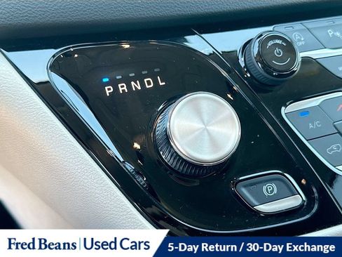 Used 2023 Chrysler Pacifica Touring-L FWD image 23