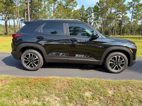 New 2026 Chevrolet TrailBlazer LT w/ Convenience Package FWD image 6