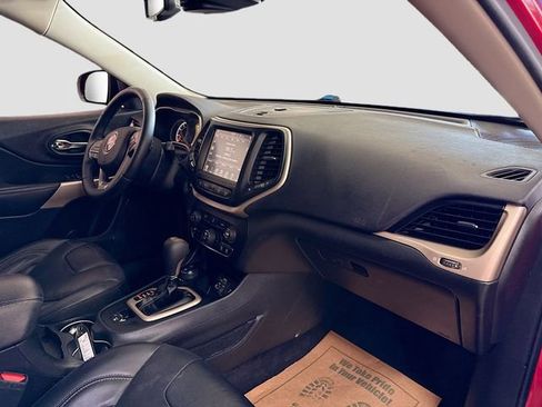 Used 2018 Jeep Cherokee Limited AWD/4WD image 30