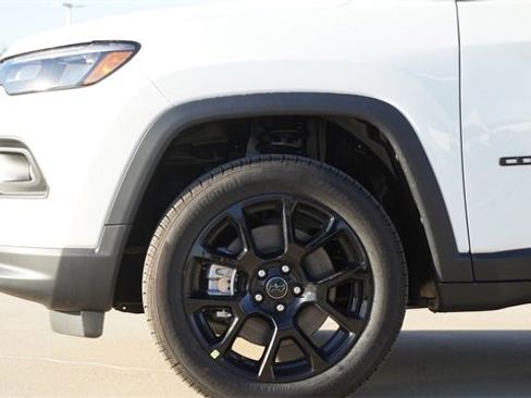 New 2026 Jeep Compass Latitude image 5