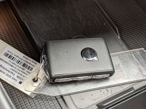 Certified 2025 Volvo XC40 B5 Plus image 20