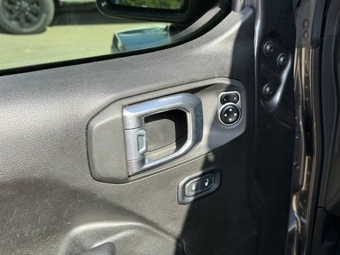 Used 2024 Jeep Gladiator Sport AWD/4WD image 12
