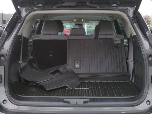 Used 2023 Toyota Highlander LE AWD/4WD image 16