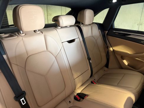 Certified 2026 Porsche Macan AWD/4WD image 27