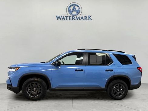 Used 2025 Honda Pilot TrailSport image 2
