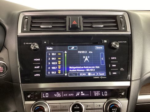 Used 2017 Subaru Outback 3.6R Touring AWD/4WD image 28