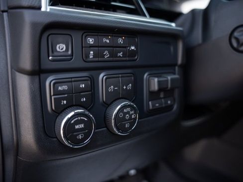 New 2026 Chevrolet Suburban High Country image 38