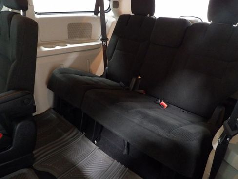 Used 2015 Dodge Grand Caravan American Value Package w/ UConnect Hands-Free Group FWD image 11
