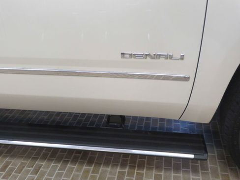 Used 2015 GMC Yukon XL Denali w/ Touring Package AWD/4WD image 67