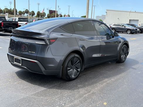 Used 2026 Tesla Model Y AWD image 9