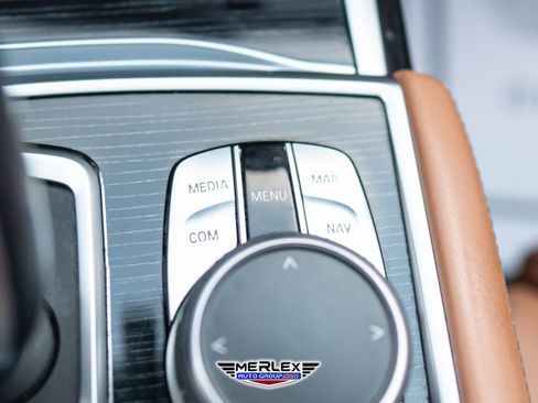 Used 2020 BMW 750i xDrive w/ M Sport Package image 38