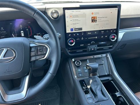 Used 2025 Lexus GX 550 w/ Accessory Package (2T) AWD/4WD image 22