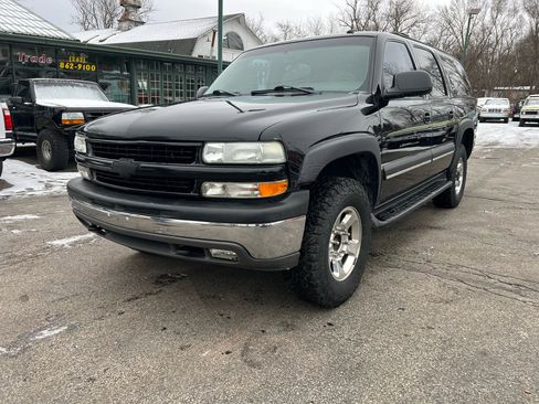 Used 2003 Chevrolet Suburban 2500 LT w/ LT Preferred Equipment Group image 2