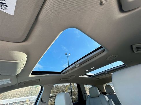 Certified 2021 Buick Enclave Essence w/ Sound and Sites Package image 18