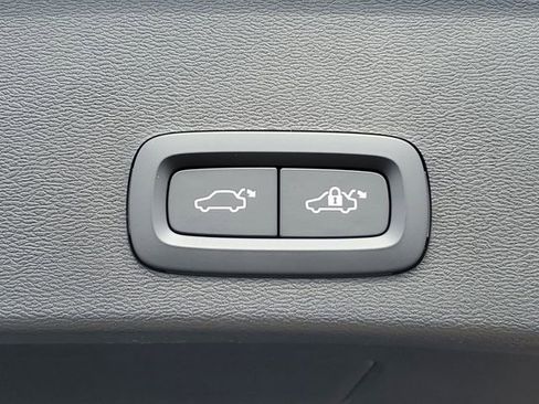 New 2026 Volvo XC40 B5 Plus w/ Protection Package Premier image 30